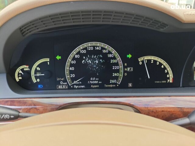 Черный Мерседес С Класс, объемом двигателя 5.5 л и пробегом 176 тыс. км за 15000 $, фото 17 на Automoto.ua