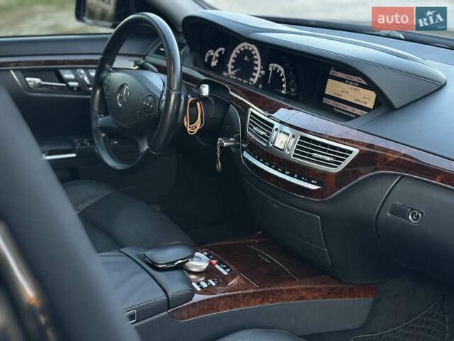 Черный Мерседес С Класс, объемом двигателя 3 л и пробегом 279 тыс. км за 18499 $, фото 53 на Automoto.ua