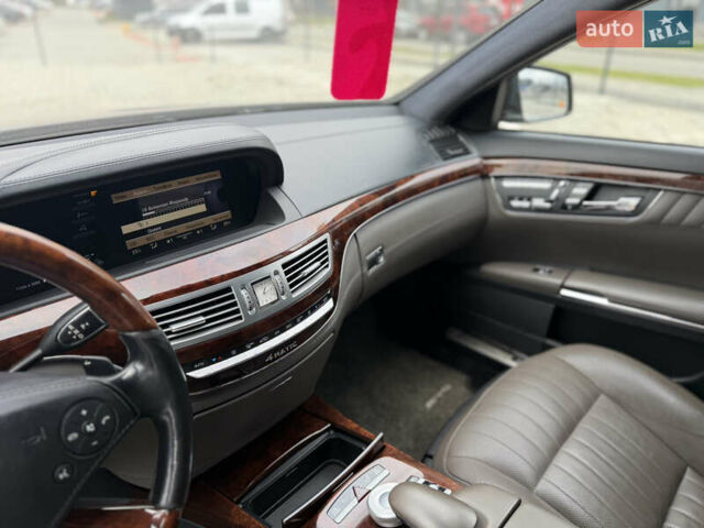 Чорний Мерседес С Клас, об'ємом двигуна 5 л та пробігом 242 тис. км за 12900 $, фото 15 на Automoto.ua