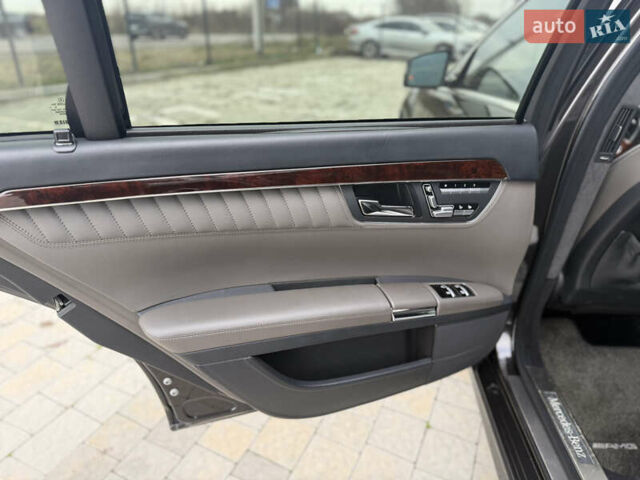 Чорний Мерседес С Клас, об'ємом двигуна 5 л та пробігом 242 тис. км за 12900 $, фото 22 на Automoto.ua