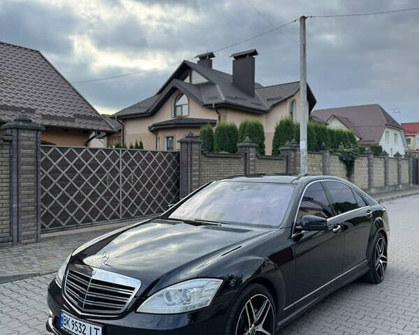 Черный Мерседес С Класс, объемом двигателя 5.46 л и пробегом 228 тыс. км за 14950 $, фото 3 на Automoto.ua