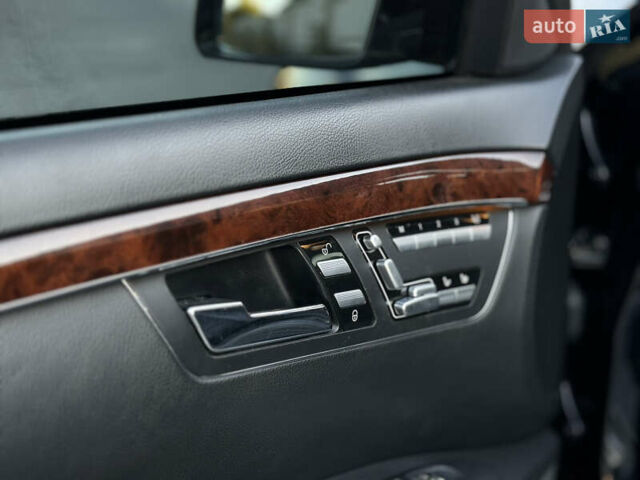 Черный Мерседес С Класс, объемом двигателя 3 л и пробегом 279 тыс. км за 18499 $, фото 41 на Automoto.ua