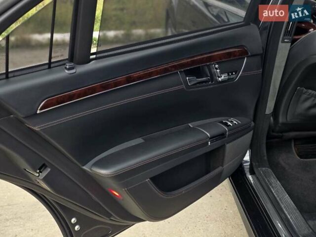 Чорний Мерседес С Клас, об'ємом двигуна 5.5 л та пробігом 212 тис. км за 14900 $, фото 33 на Automoto.ua