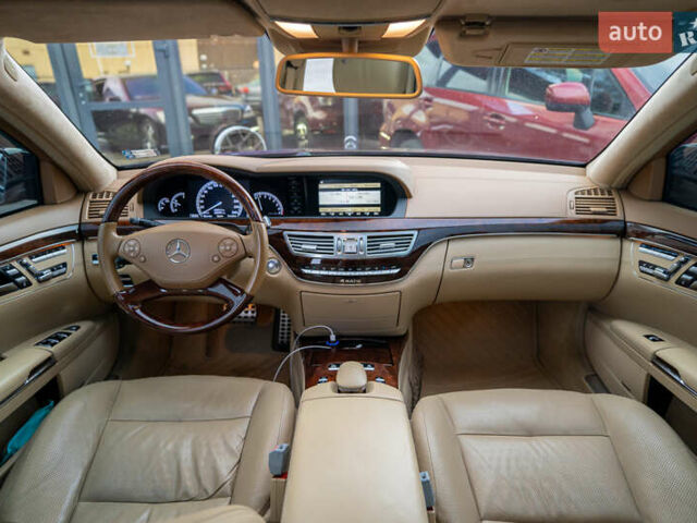 Чорний Мерседес С Клас, об'ємом двигуна 5.46 л та пробігом 288 тис. км за 18500 $, фото 20 на Automoto.ua