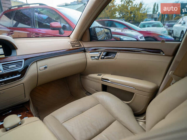 Чорний Мерседес С Клас, об'ємом двигуна 5.46 л та пробігом 288 тис. км за 18500 $, фото 21 на Automoto.ua