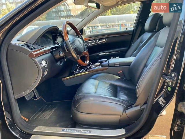 Черный Мерседес С Класс, объемом двигателя 5.5 л и пробегом 234 тыс. км за 15900 $, фото 17 на Automoto.ua
