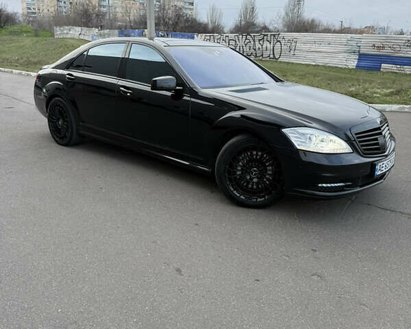 Чорний Мерседес С Клас, об'ємом двигуна 5.5 л та пробігом 213 тис. км за 17000 $, фото 2 на Automoto.ua