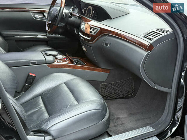 Чорний Мерседес С Клас, об'ємом двигуна 5.5 л та пробігом 310 тис. км за 14999 $, фото 60 на Automoto.ua