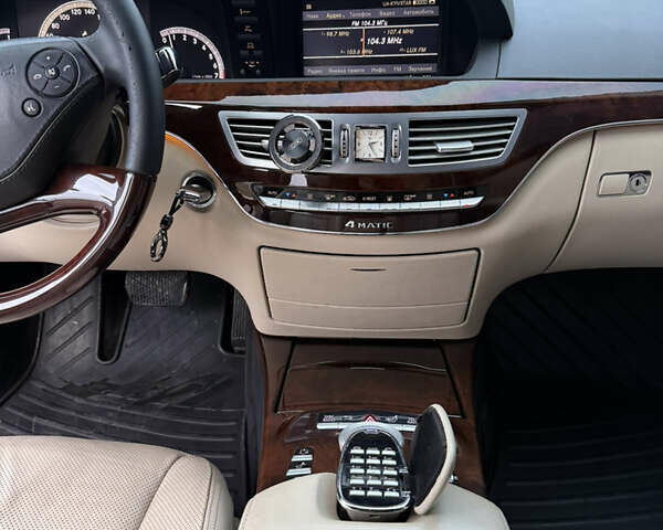 Чорний Мерседес С Клас, об'ємом двигуна 5.5 л та пробігом 213 тис. км за 17000 $, фото 12 на Automoto.ua