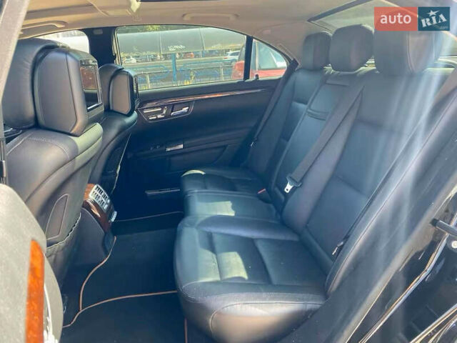 Черный Мерседес С Класс, объемом двигателя 5.5 л и пробегом 234 тыс. км за 15900 $, фото 21 на Automoto.ua