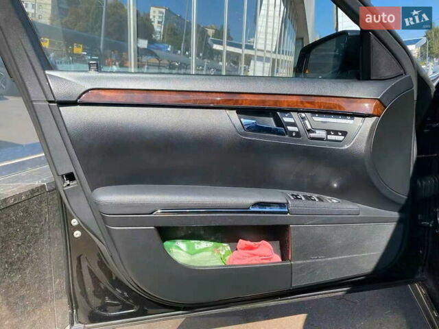 Черный Мерседес С Класс, объемом двигателя 5.5 л и пробегом 234 тыс. км за 15900 $, фото 16 на Automoto.ua