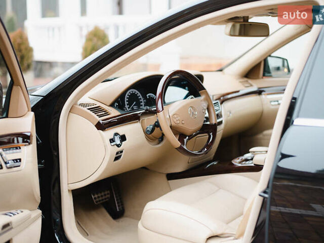 Чорний Мерседес С Клас, об'ємом двигуна 5.46 л та пробігом 70 тис. км за 30000 $, фото 20 на Automoto.ua