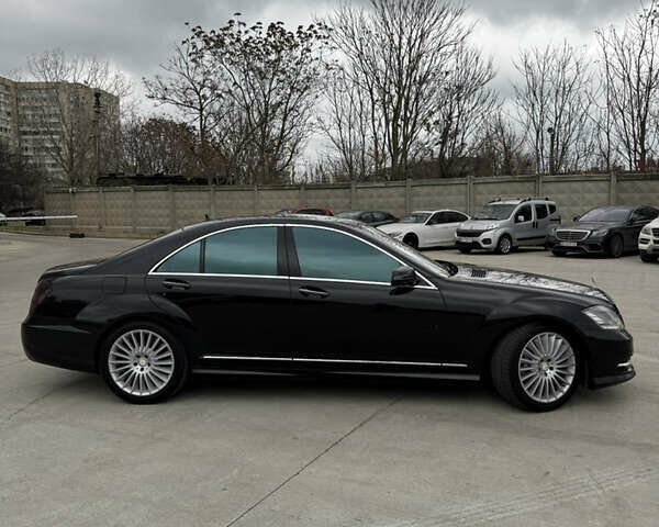 Черный Мерседес С Класс, объемом двигателя 5.5 л и пробегом 299 тыс. км за 11999 $, фото 2 на Automoto.ua