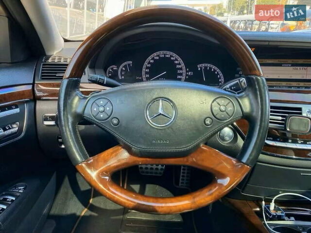 Черный Мерседес С Класс, объемом двигателя 5.5 л и пробегом 234 тыс. км за 15900 $, фото 26 на Automoto.ua