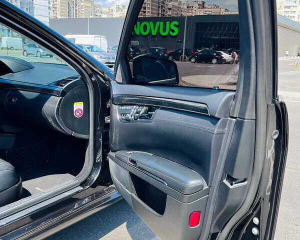 Черный Мерседес С Класс, объемом двигателя 5.46 л и пробегом 275 тыс. км за 20700 $, фото 19 на Automoto.ua