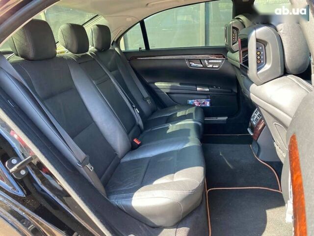 Чорний Мерседес С Клас, об'ємом двигуна 5.5 л та пробігом 234 тис. км за 17900 $, фото 11 на Automoto.ua