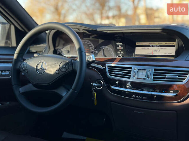 Черный Мерседес С Класс, объемом двигателя 5.46 л и пробегом 262 тыс. км за 14999 $, фото 23 на Automoto.ua