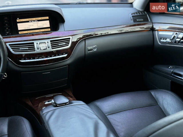 Черный Мерседес С Класс, объемом двигателя 3 л и пробегом 279 тыс. км за 18499 $, фото 63 на Automoto.ua