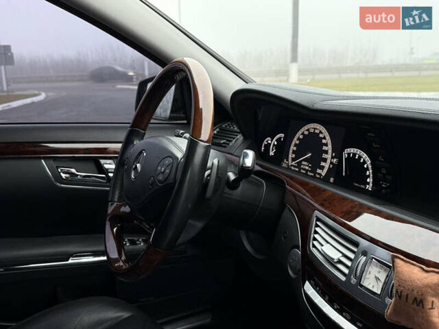 Чорний Мерседес С Клас, об'ємом двигуна 5.5 л та пробігом 310 тис. км за 14999 $, фото 54 на Automoto.ua