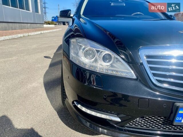Чорний Мерседес С Клас, об'ємом двигуна 5.46 л та пробігом 179 тис. км за 17900 $, фото 6 на Automoto.ua