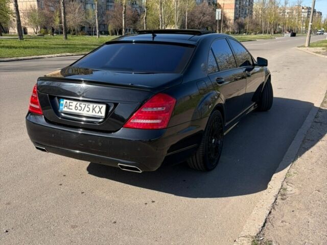 Черный Мерседес С Класс, объемом двигателя 5.5 л и пробегом 220 тыс. км за 13000 $, фото 4 на Automoto.ua