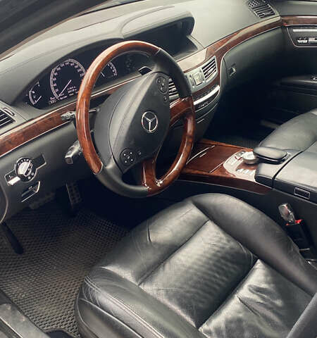 Черный Мерседес С Класс, объемом двигателя 5.46 л и пробегом 330 тыс. км за 16000 $, фото 2 на Automoto.ua