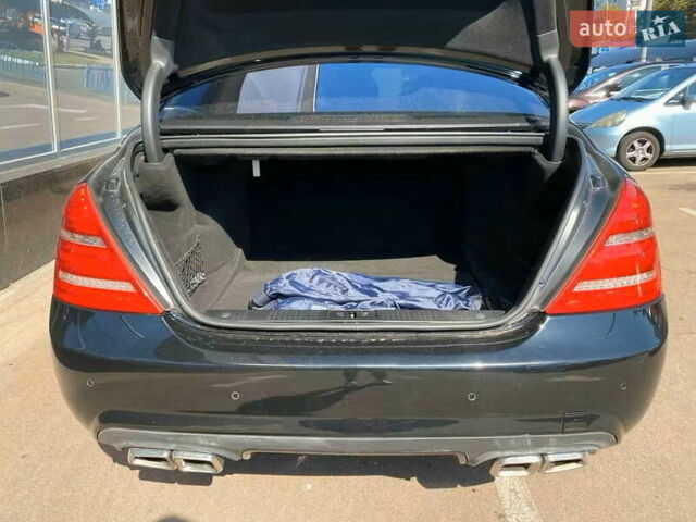 Черный Мерседес С Класс, объемом двигателя 5.5 л и пробегом 234 тыс. км за 15900 $, фото 13 на Automoto.ua