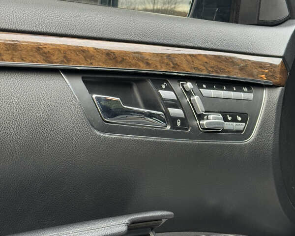 Черный Мерседес С Класс, объемом двигателя 5.46 л и пробегом 333 тыс. км за 14999 $, фото 23 на Automoto.ua