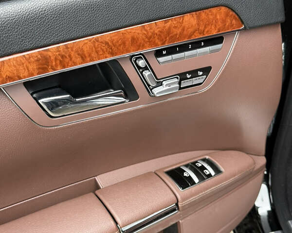 Черный Мерседес С Класс, объемом двигателя 3.5 л и пробегом 80 тыс. км за 19000 $, фото 45 на Automoto.ua