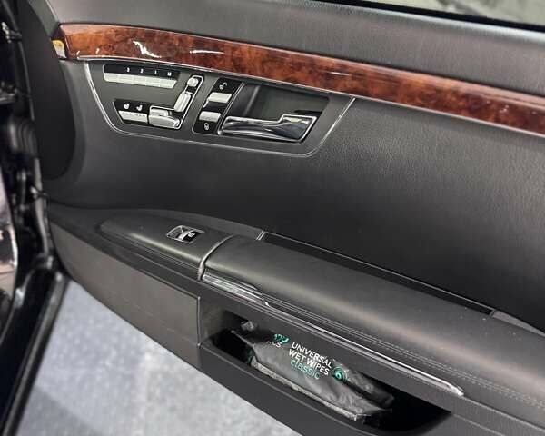 Черный Мерседес С Класс, объемом двигателя 5.46 л и пробегом 175 тыс. км за 16300 $, фото 18 на Automoto.ua