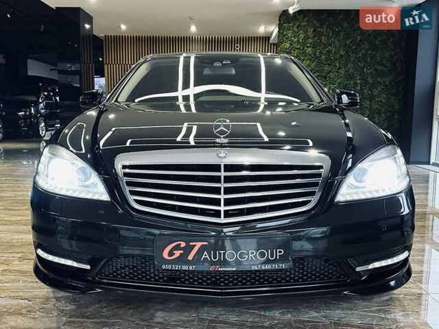 Черный Мерседес С Класс, объемом двигателя 4.7 л и пробегом 175 тыс. км за 24900 $, фото 1 на Automoto.ua