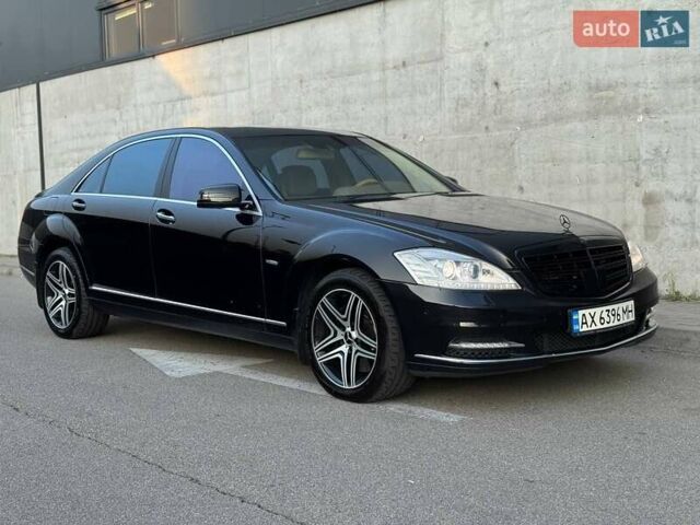 Черный Мерседес С Класс, объемом двигателя 4.66 л и пробегом 240 тыс. км за 13700 $, фото 8 на Automoto.ua