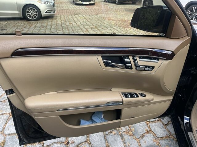 Чорний Мерседес С Клас, об'ємом двигуна 5.5 л та пробігом 223 тис. км за 18999 $, фото 9 на Automoto.ua