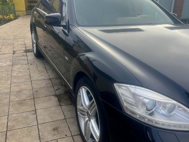 Чорний Мерседес С Клас, об'ємом двигуна 4.7 л та пробігом 200 тис. км за 9500 $, фото 3 на Automoto.ua