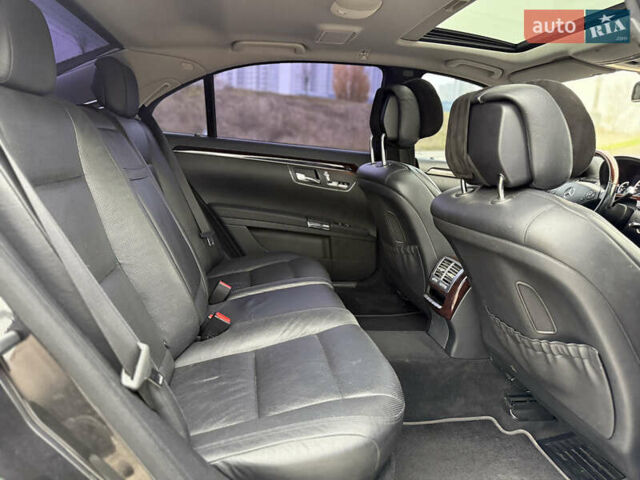 Черный Мерседес С Класс, объемом двигателя 4.66 л и пробегом 158 тыс. км за 12500 $, фото 25 на Automoto.ua