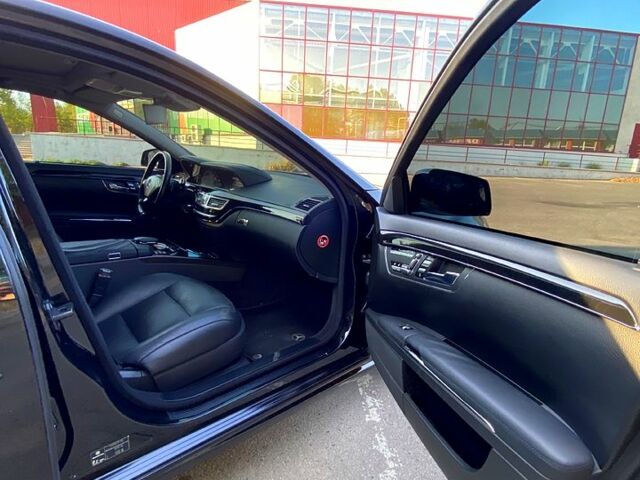 Черный Мерседес С Класс, объемом двигателя 3 л и пробегом 280 тыс. км за 13500 $, фото 6 на Automoto.ua