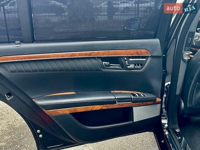 Чорний Мерседес С Клас, об'ємом двигуна 5.51 л та пробігом 98 тис. км за 25500 $, фото 31 на Automoto.ua