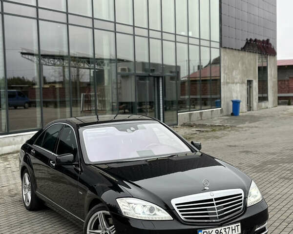 Черный Мерседес С Класс, объемом двигателя 3 л и пробегом 360 тыс. км за 17999 $, фото 2 на Automoto.ua