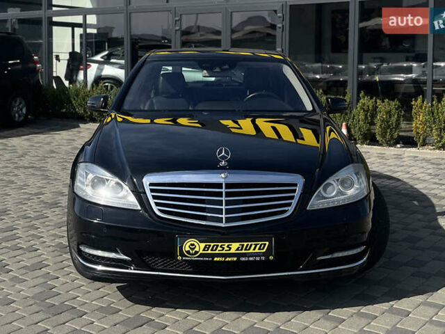 Черный Мерседес С Класс, объемом двигателя 3 л и пробегом 455 тыс. км за 15999 $, фото 1 на Automoto.ua
