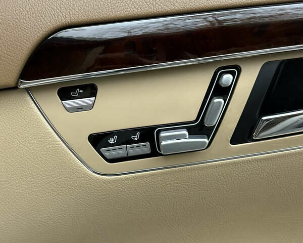 Черный Мерседес С Класс, объемом двигателя 5.5 л и пробегом 150 тыс. км за 17999 $, фото 25 на Automoto.ua