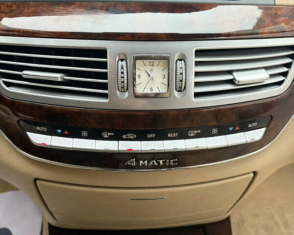 Черный Мерседес С Класс, объемом двигателя 5.5 л и пробегом 150 тыс. км за 17999 $, фото 45 на Automoto.ua