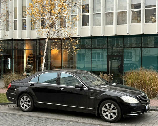 Черный Мерседес С Класс, объемом двигателя 5.5 л и пробегом 150 тыс. км за 17999 $, фото 106 на Automoto.ua