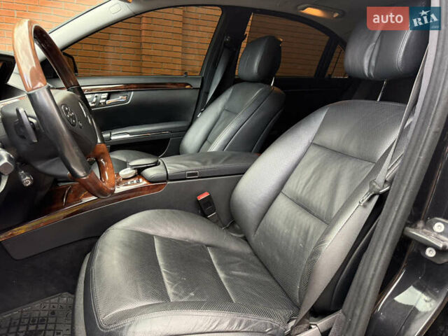 Черный Мерседес С Класс, объемом двигателя 4.66 л и пробегом 180 тыс. км за 15250 $, фото 14 на Automoto.ua