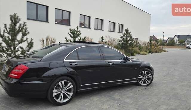 Чорний Мерседес С Клас, об'ємом двигуна 3 л та пробігом 315 тис. км за 18900 $, фото 6 на Automoto.ua