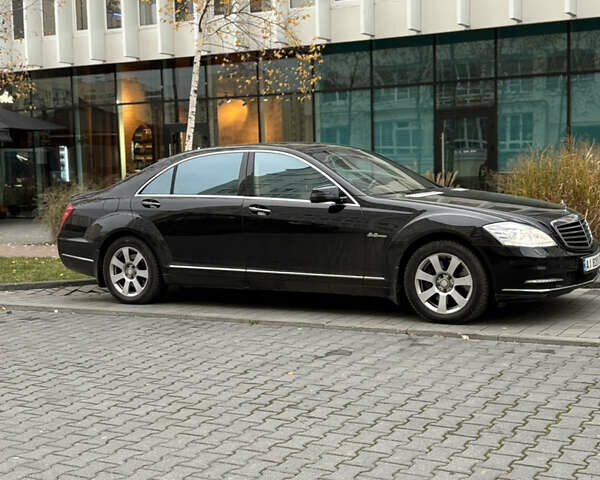 Черный Мерседес С Класс, объемом двигателя 5.5 л и пробегом 150 тыс. км за 17999 $, фото 107 на Automoto.ua