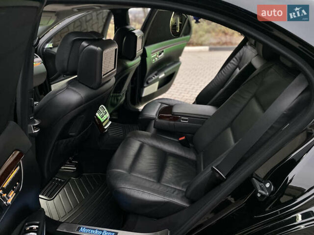 Черный Мерседес С Класс, объемом двигателя 5.5 л и пробегом 229 тыс. км за 16666 $, фото 19 на Automoto.ua