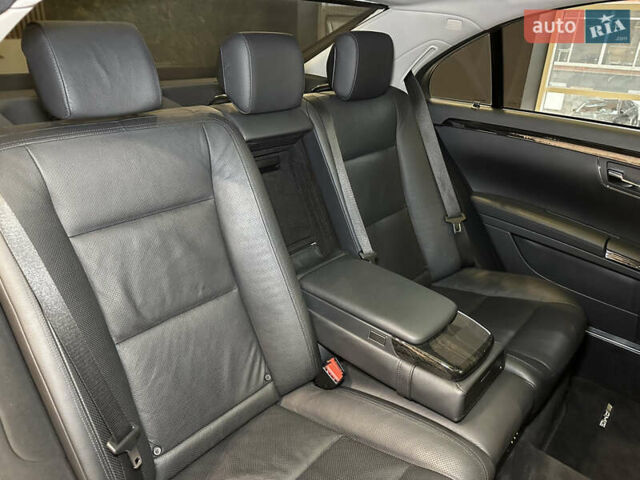 Черный Мерседес С Класс, объемом двигателя 4.7 л и пробегом 175 тыс. км за 24900 $, фото 54 на Automoto.ua