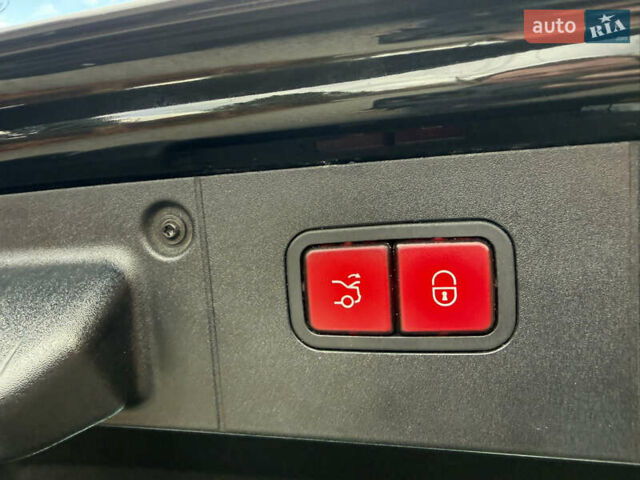 Черный Мерседес С Класс, объемом двигателя 4.66 л и пробегом 180 тыс. км за 15250 $, фото 7 на Automoto.ua