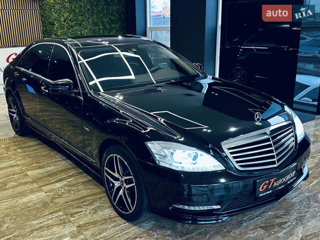 Черный Мерседес С Класс, объемом двигателя 4.7 л и пробегом 175 тыс. км за 24900 $, фото 4 на Automoto.ua