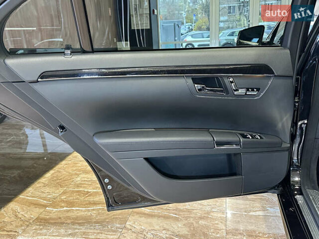 Черный Мерседес С Класс, объемом двигателя 4.7 л и пробегом 175 тыс. км за 24900 $, фото 40 на Automoto.ua